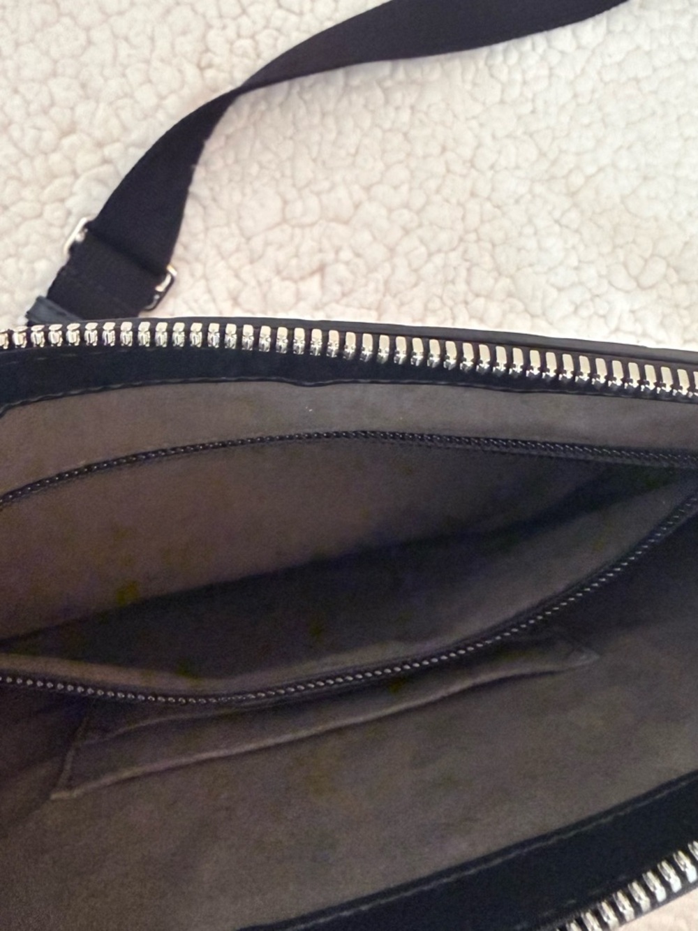 Gucci Black Monogram Leather Messenger Bag - Picture 6 of 16